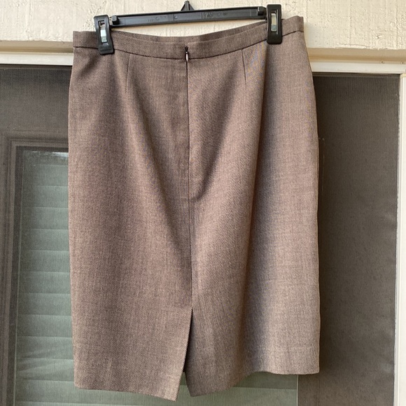Comfortable Suit skirt - Picture 6 of 6